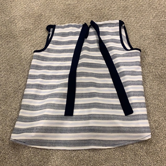 Girls nice dress top with tie bow in back - Picture 3 of 7